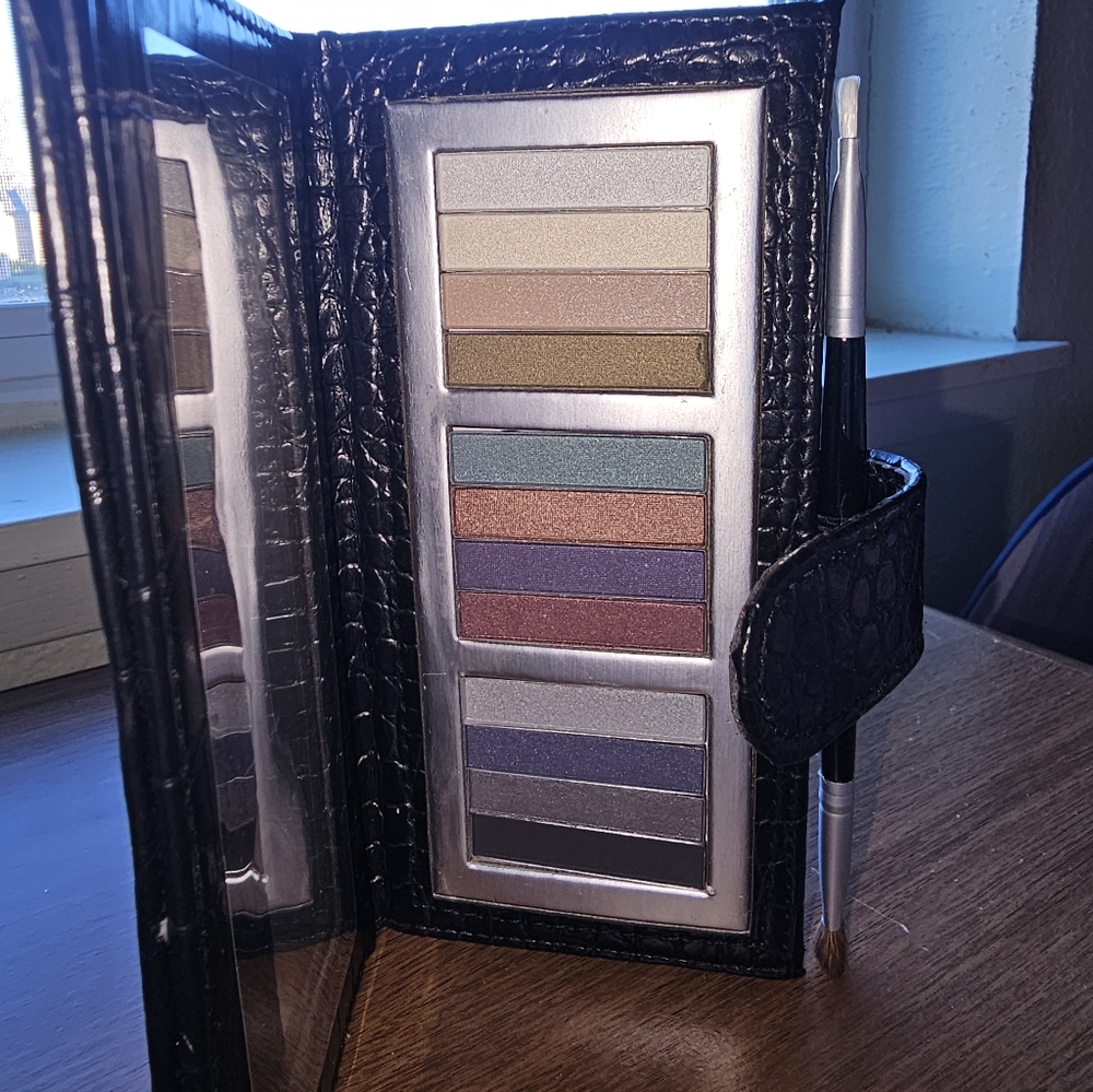 Vintage Pop Beauty Smokey Eyes Eyeshadow Palette - Collector's Item - Never Used